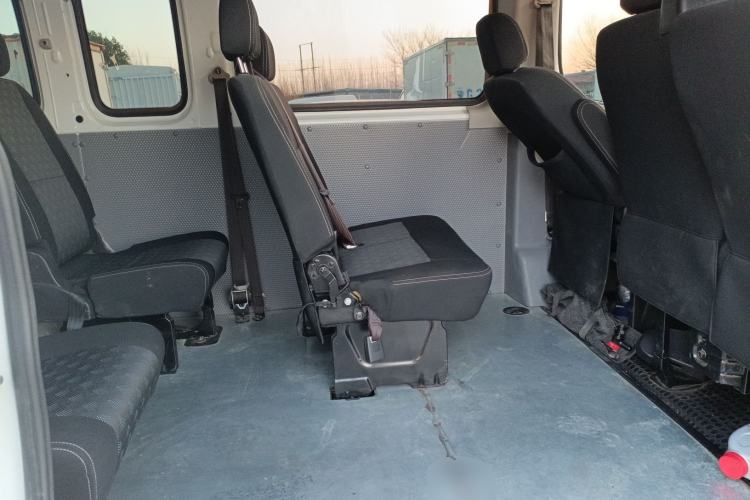 Used SAIC MAXUS Xintu V80 2023 2.0T Manual Classic Aoyuntong Long Wheelbase Mid-Height 6/7/8/9-Seater Left Rear Seat