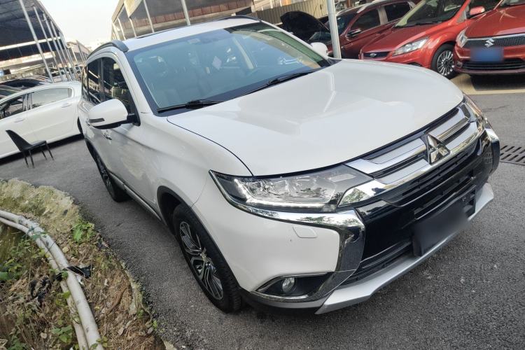 Used Mitsubishi Outlander 2016 2.4L 4x4 Luxury Edition 7-Seater
