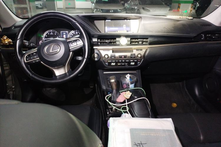 Used Lexus ES 2015 200 Elite Edition Center Console