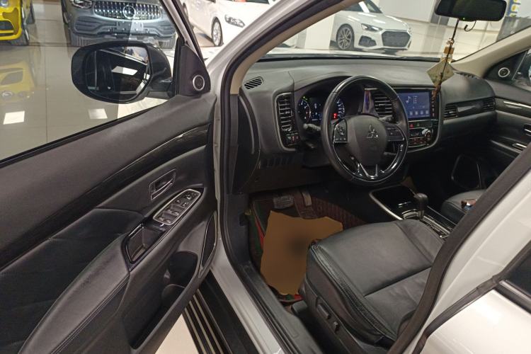 Used Mitsubishi Outlander 2019 2.0L Two-Wheel Drive Comfort Edition 5 Seats China V Standard