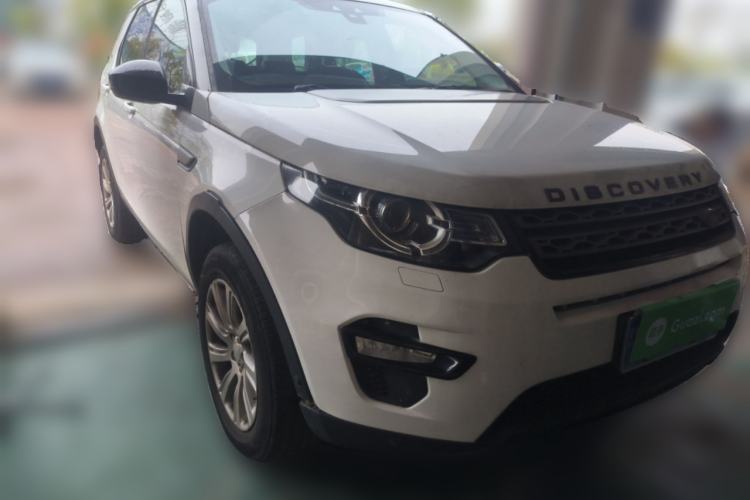 Used Land Rover Discovery Sport 2018 240 PS PURE Edition Front Right 45 Deg