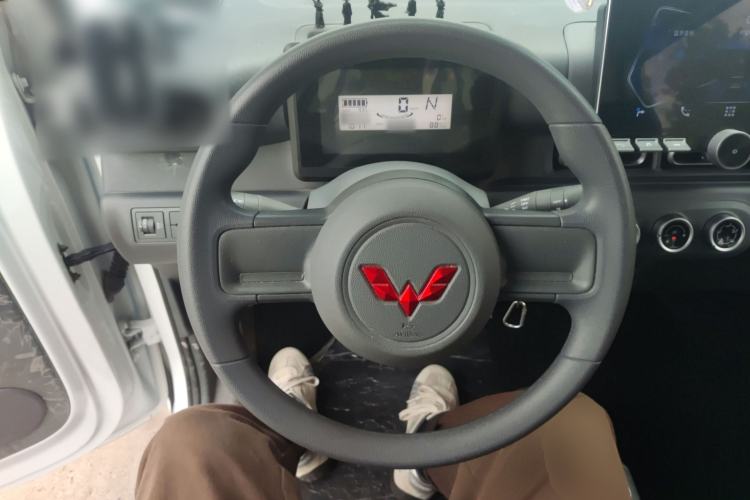 Used Wuling Zhiguang New Energy 2025 Standard Model Steering Wheel