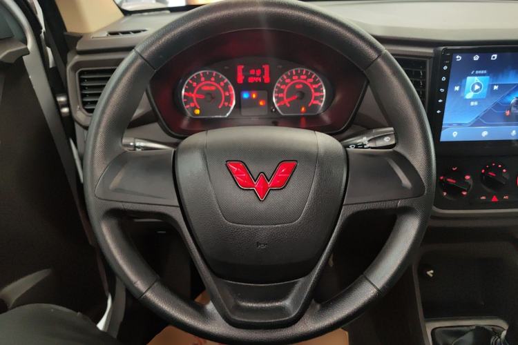 Used Wuling Hongguang V 2022 1.5L Jingqu Edition Enclosed-Window Vehicle with Hydraulic Power Steering LAR