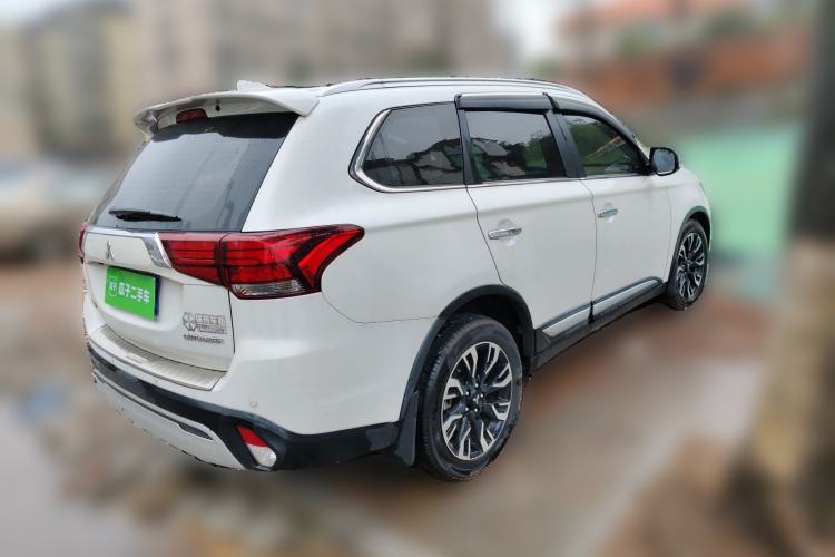 Used Mitsubishi Outlander 2019 2.4L Two-Wheel Drive ZhiXing Version 5 Seats China V Emission Standard