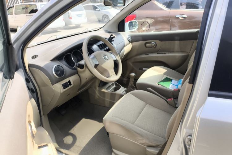 Used Nissan Livina 2010 Jingyue Edition 1.6L Manual All-Around Model
