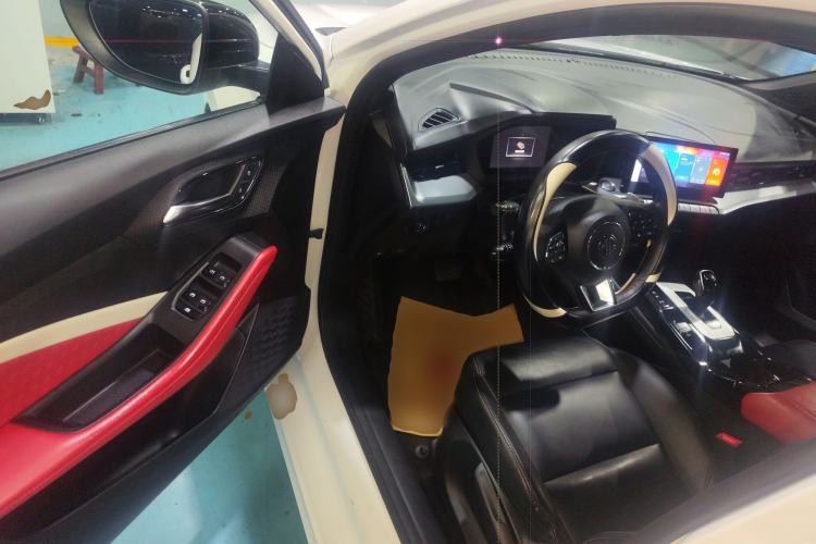 Used MG 5 2022 300TGI DCT Chao Yue Luxury Edition
