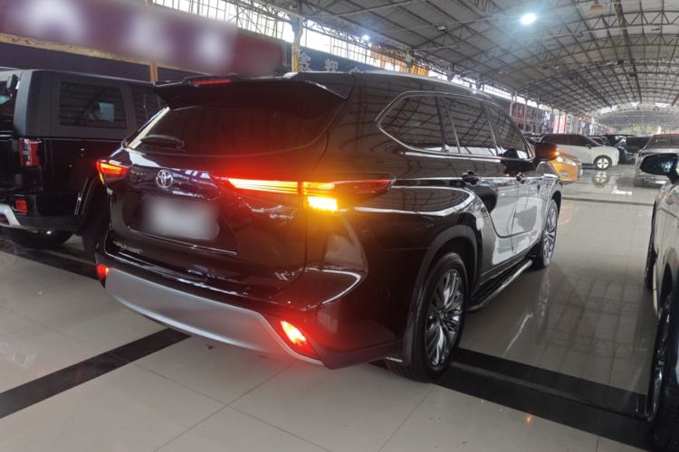Used Toyota Highlander 2024 2.5L Smart Electric Hybrid Dual-Motor Two-Wheel Drive Luxury Version 7 Seats