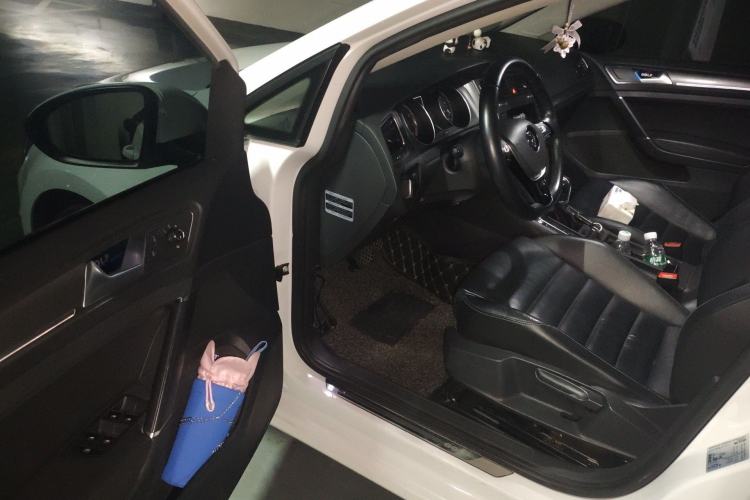 Used Volkswagen Golf 2015 1.4TSI Automatic Luxury Model Driver Seat