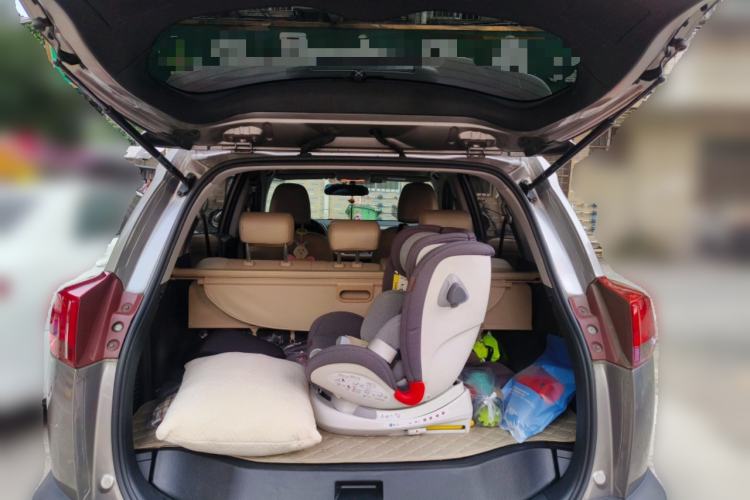 Used Toyota RAV4 2015 2.0L CVT Two-Wheel Drive Fashion Edition Trunk