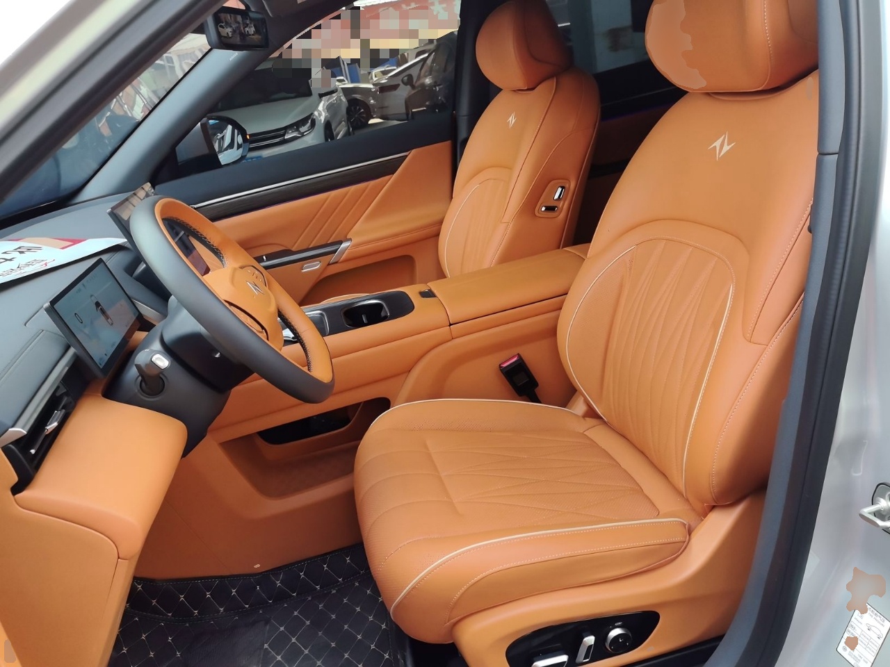 Переднее сиденье в автомобиле