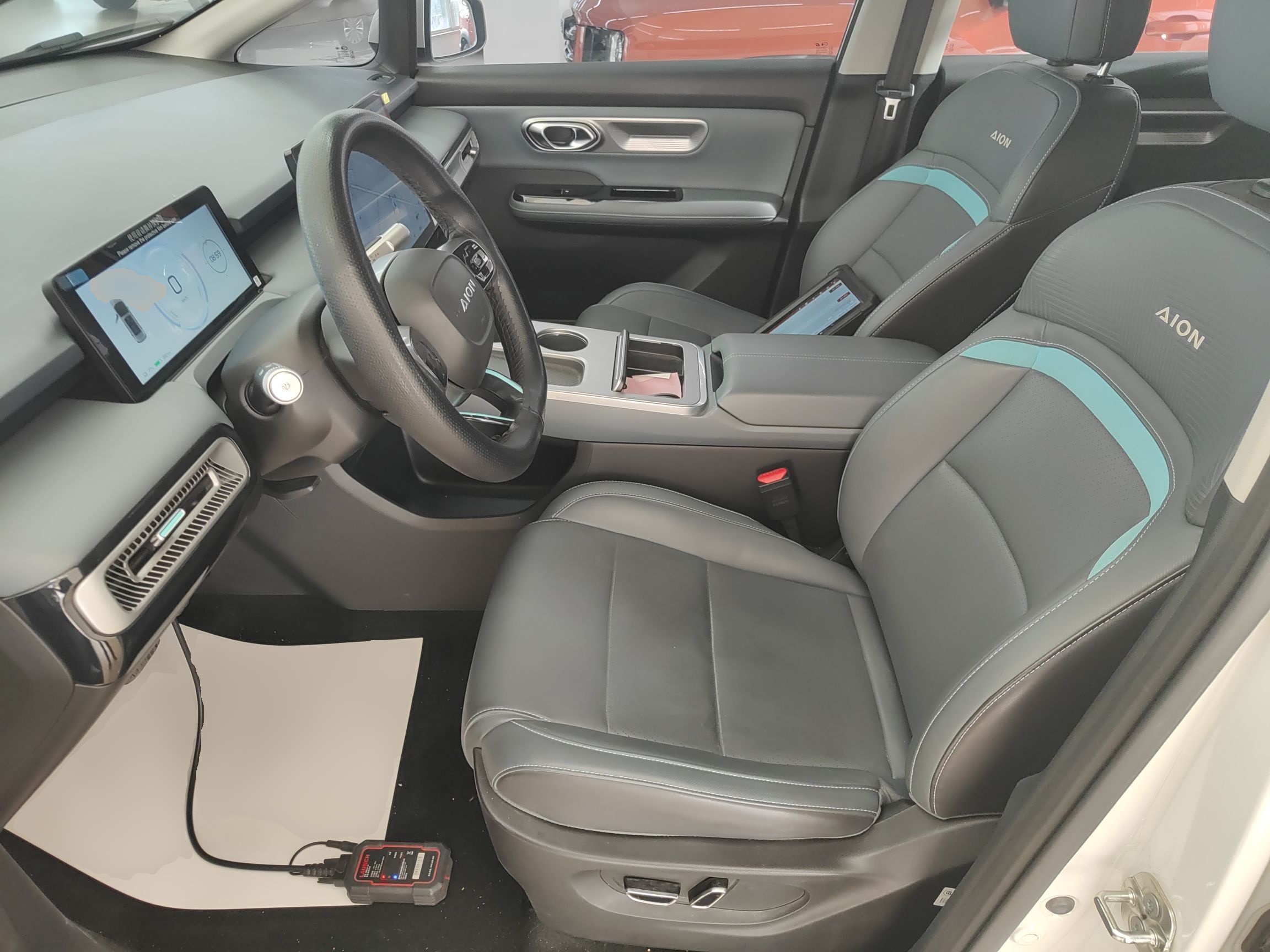 المقاعد الأمامية داخل السيارة