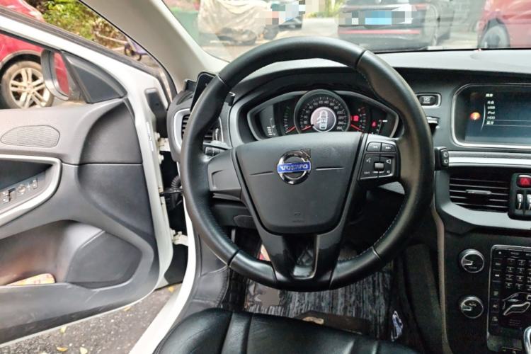 Used Volvo V40 2016 T3 Zhiyi Edition