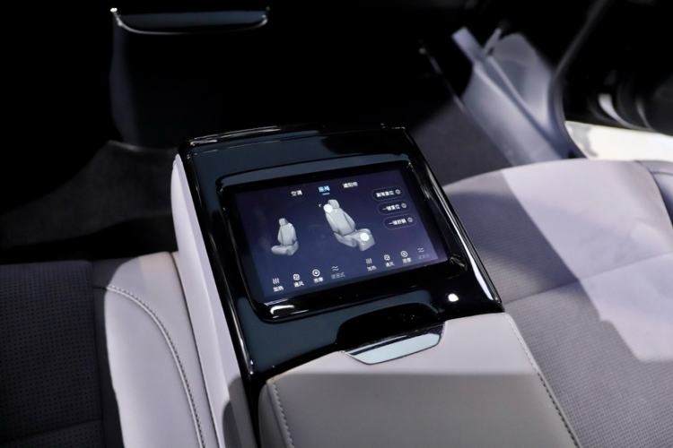 Used VOYAH PASSION 2024 PHEV Four-Wheel Drive Ultra-Long Range Flagship Model Interior 2