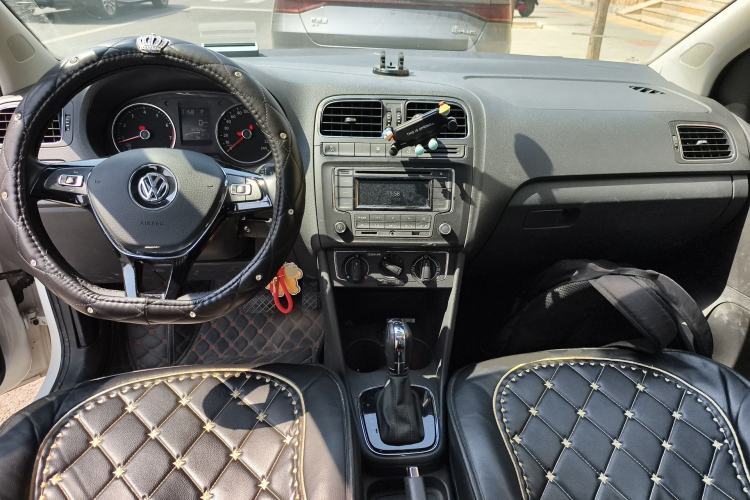 Used Volkswagen Polo 2018 1.5L Automatic Enjoyment Model Center Console