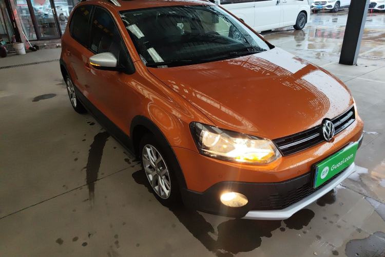 Used Volkswagen Polo 2014 1.6L Cross Polo Automatic Front Right 45 Deg