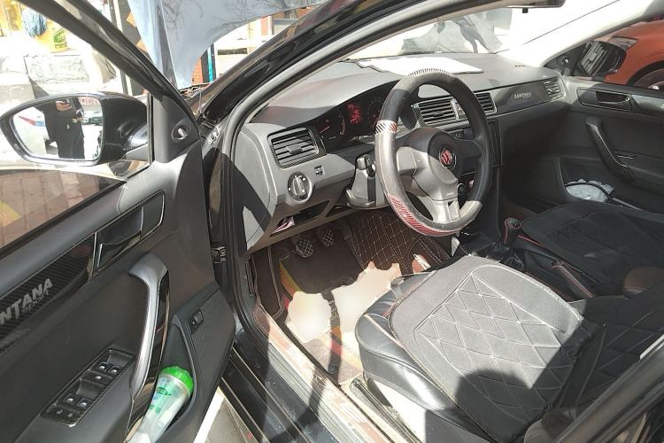 Used Volkswagen Santana 2013 1.6L Manual Fashion Edition
