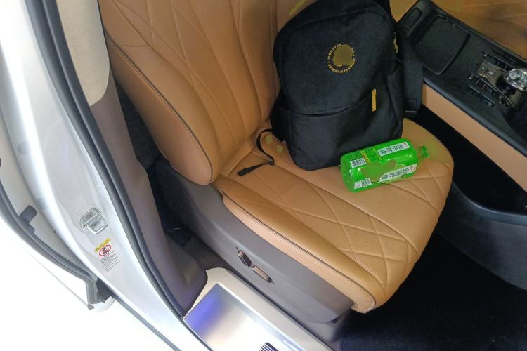 Used Denza D9 2022 DM-i 970 Four-Wheel Drive Flagship Model
