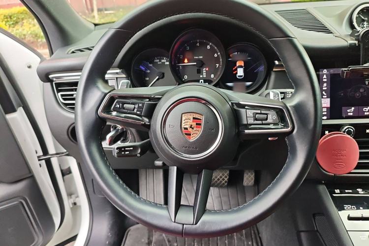 Used Porsche Macan 2024 Macan 2.0T Steering Wheel