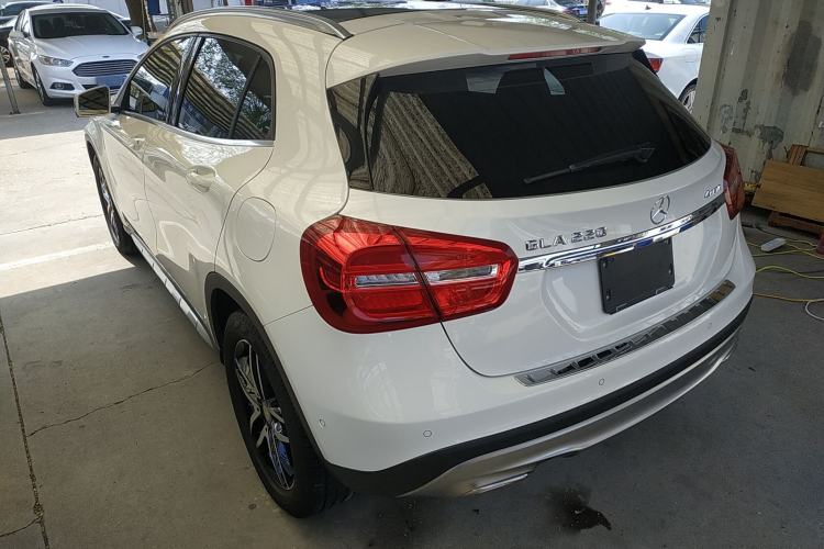 Used Mercedes-Benz GLA 2015 GLA 220 4MATIC Fashion Model Rear Left 45 Deg