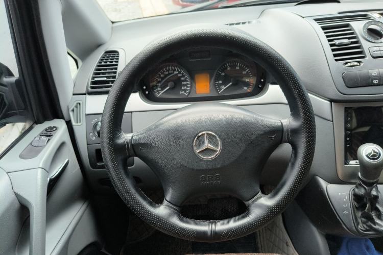 Used Mercedes-Benz Vito 2011 2.5L 7-seater executive version Steering Wheel