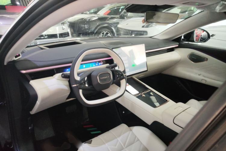 Used Lynk & Co 10 EM-P 2025 Model 120 Four-Wheel Drive Ultra Center Console