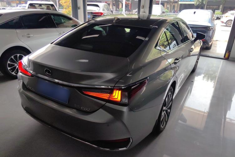 Used Lexus ES 2020 200 Excellence Edition Rear Right 45 Deg