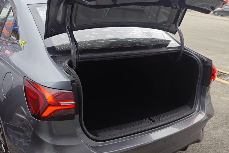 Used Roewe i5 2021 1.5L CVT Platinum Edition