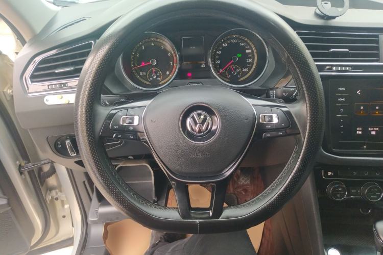 Used Volkswagen Tiguan L 2020 330TSI Automatic Two-Wheel Drive Panoramic Comfort Edition China VI Standard Steering Wheel