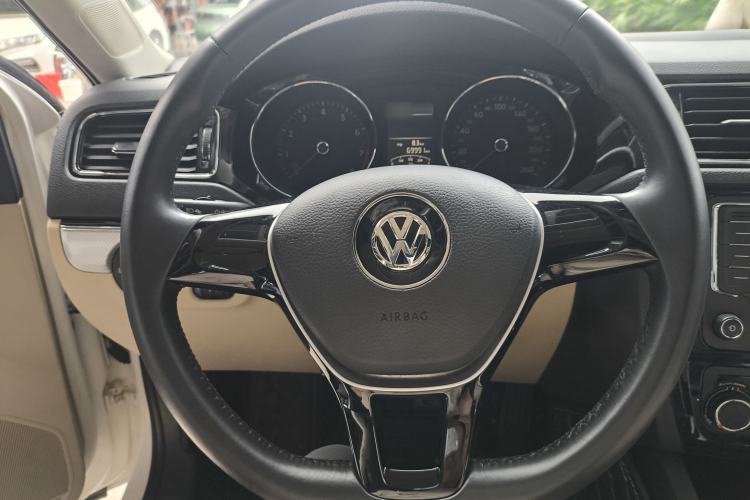 Used Volkswagen Sagitar 2015 1.6L Automatic Comfort Model Interior 2