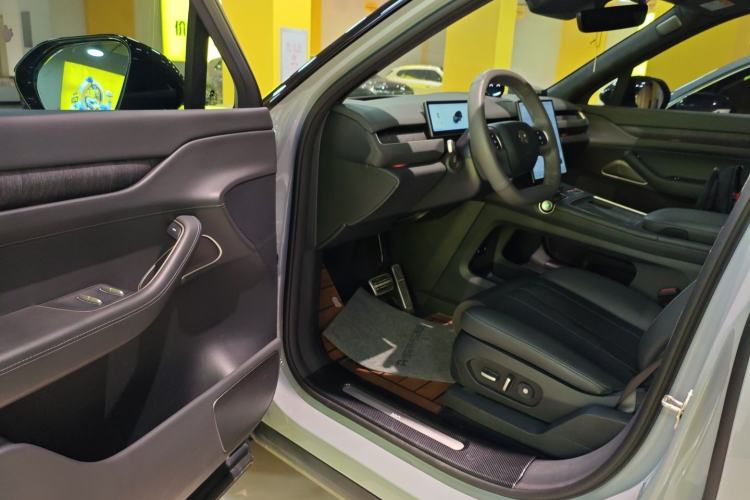 Used Nio ES8 2024 75 kWh Executive Edition Driver Seat