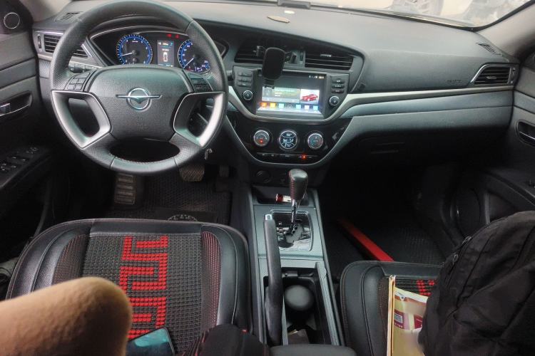 Used Haima M6 2015 1.5T CVT Sporty Smart Model Center Console