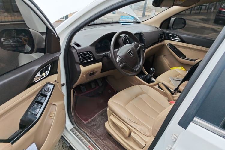 Used Baojun 730 2014 1.5L manual Comfort version 7 seats