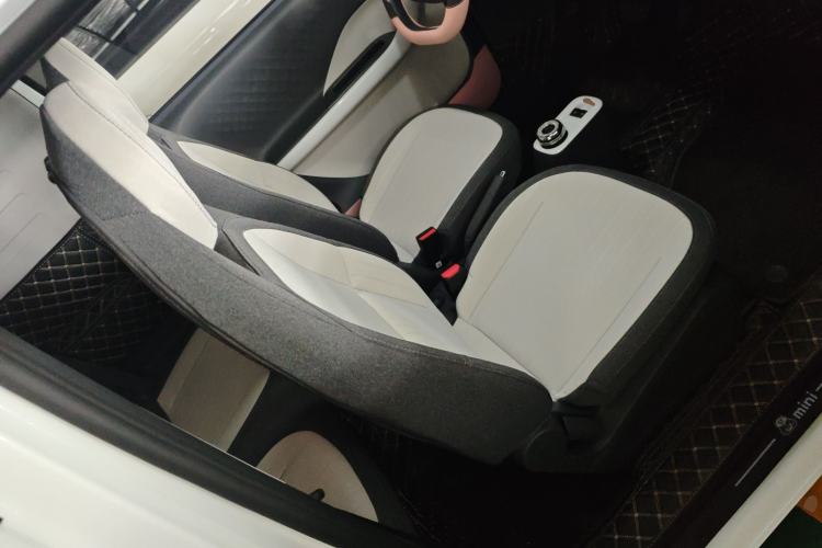 Used Geely Galaxy Panda 2025 210 km – Yuanqi Bear Right Front Seat