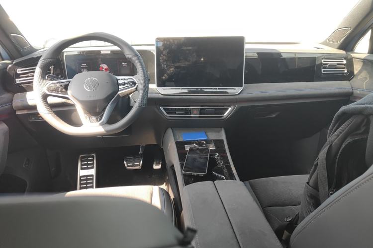 Used Volkswagen Tiguan L 2024 PRO 380TSI Four-Wheel Drive R-Line Prestige Edition Center Console