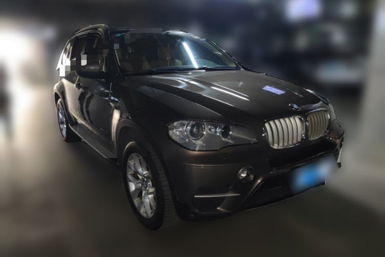 Used BMW X5 2011 xDrive35i Luxury Model Front Right 45 Deg