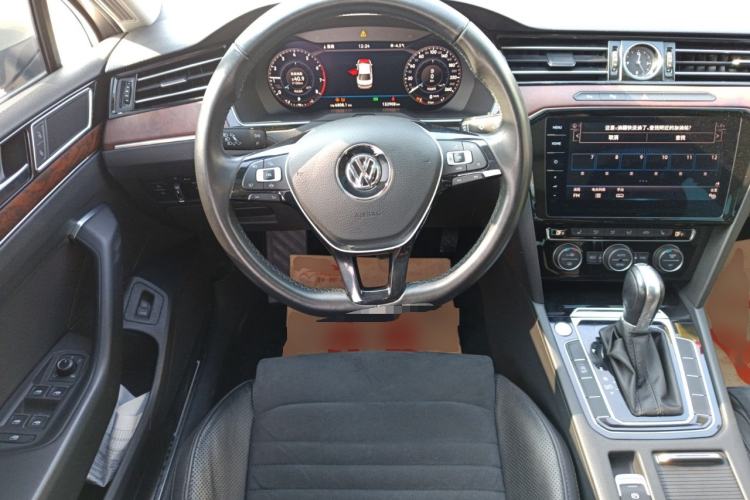 Used Volkswagen Magotan 2019 330TSI DSG Luxury Model China V Standard Steering Wheel