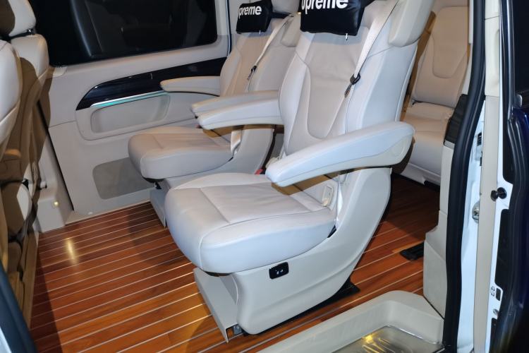 Used Mercedes-Benz V-Class 2016 V 260 Avantgarde Edition
