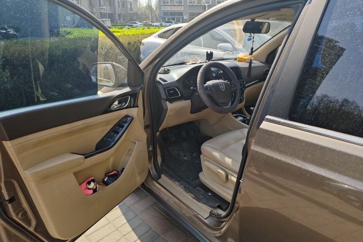 Used Baojun 730 2014 1.5L Manual Luxury Navigation ESP Version 7 Seats