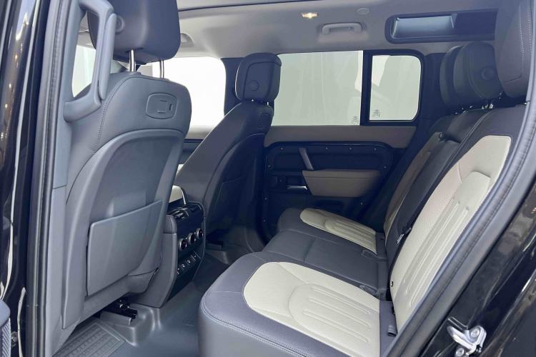 Used Land Rover Defender 2021 110 P400 X-DYNAMIC HSE Interior 6
