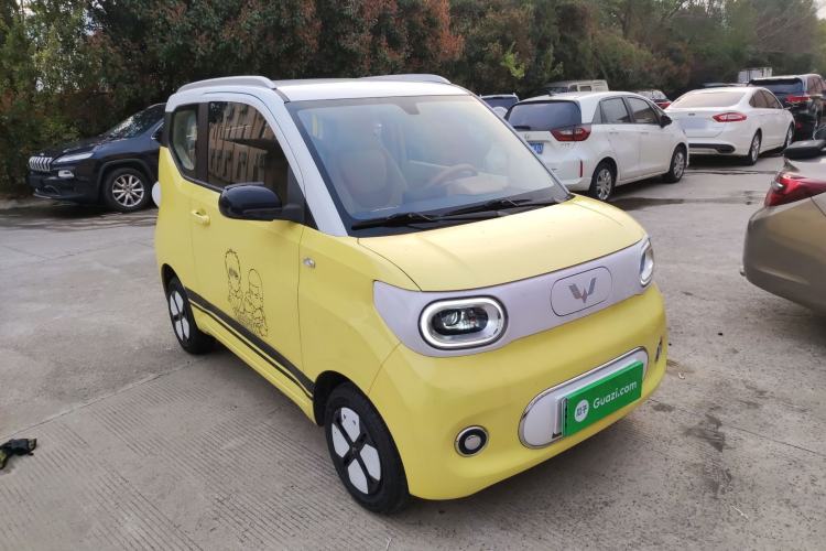 Used Wuling Hongguang MINIEV 2024 3rd Generation 215km Advanced Version Front Right 45 Deg