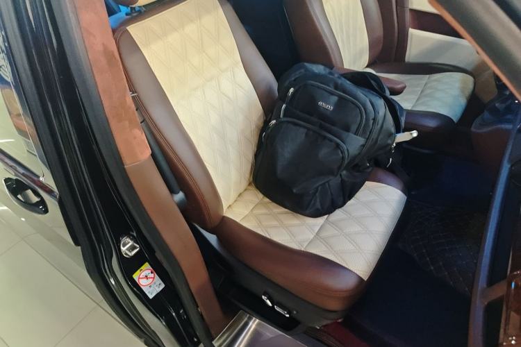 Used Volkswagen Caravelle 2019 2.0 TSI 4x4 Comfort Edition 7-Seater Right Front Seat