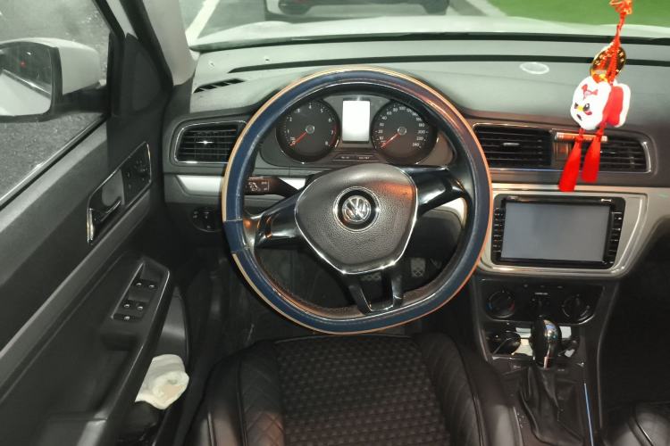 Used Volkswagen Gran Lavida 2015 1.6L Automatic Comfort Edition Steering Wheel