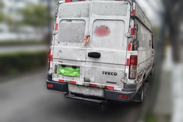 Used Iveco Daily 2017 2.8T V40 Cargo Van Mid-Roof 3/6 Seats 43S5