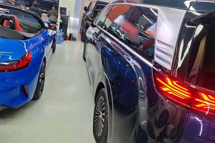 Used Denza D9 2022 EV 600 Four-Wheel Drive Flagship Model
