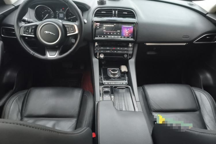 Used Jaguar F-PACE 2018 2.0T Two-Wheel Drive Urban Deluxe Edition