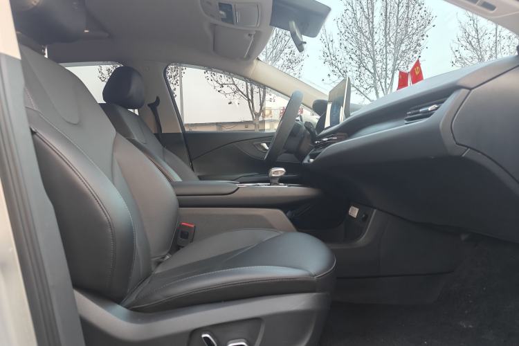 Used Hongqi E-QM5 2022 431 km Charge & Enjoy Edition