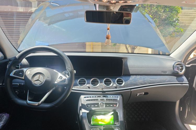 Used Mercedes-Benz E-Class 2017 E 300 L Sport Luxury Edition Center Console