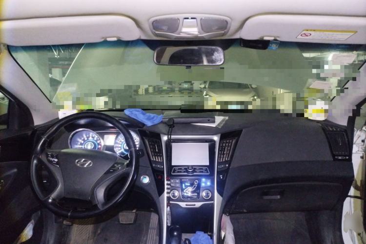 Used Hyundai Sonata 2014 2.0L Automatic Luxury Edition Center Console