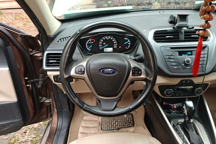 Used Ford Escort 2015 1.5L Automatic Fashion Model
