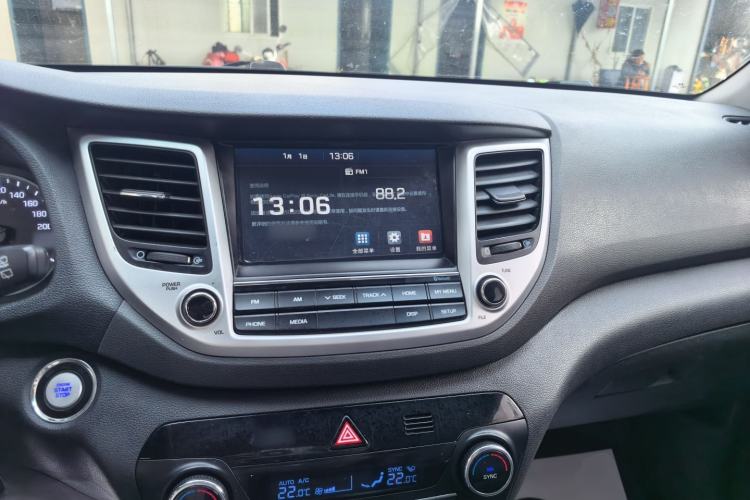 Used Hyundai Tucson 2015 1.6T Dual-Clutch Two-Wheel-Drive Smart Model Center Console